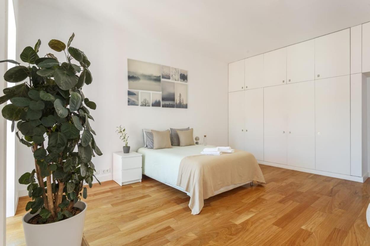 Bedooms With Shared Bathroom In In Historic Largo Do Carmo Homestay Lisbon
