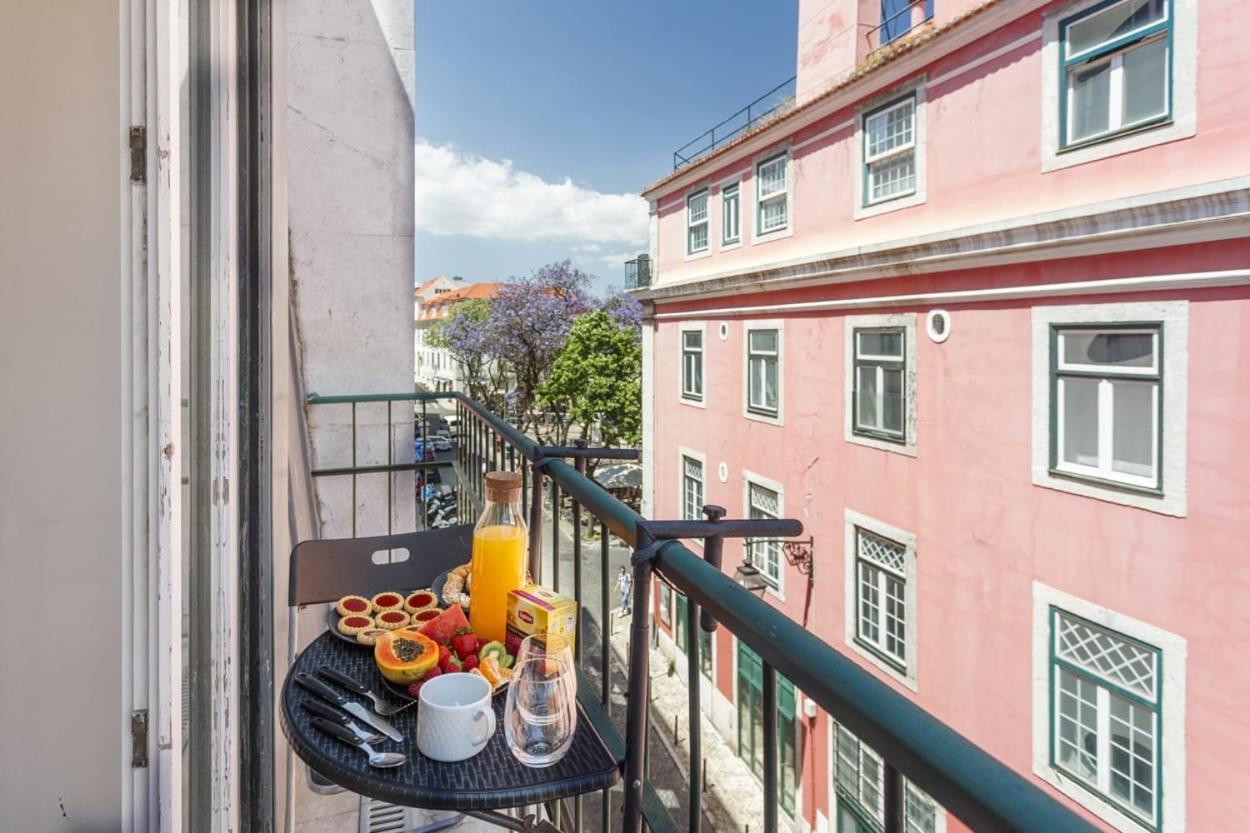Bedooms With Shared Bathroom In In Historic Largo Do Carmo Homestay Lisbon